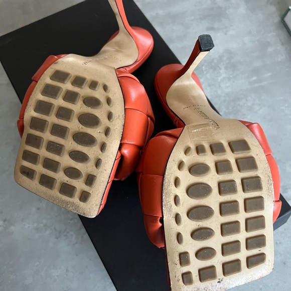 Authentic Bottega Veneta Lido Sandal Heels, Color Paprika, Size 38/US 8 - Picture 5 of 6